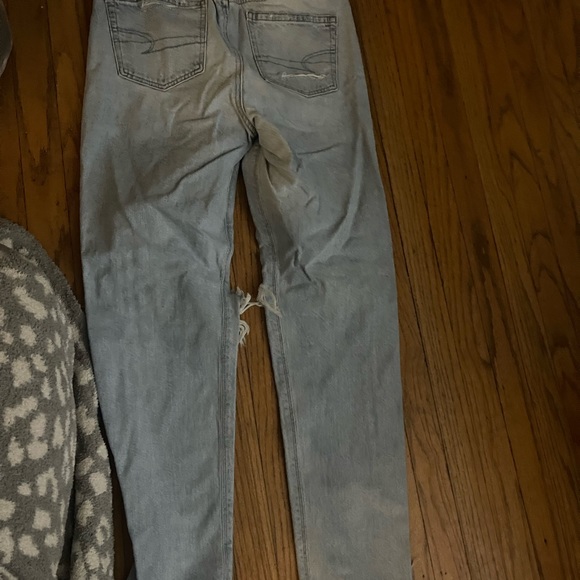 Light wash womens jeans - Picture 2 of 2